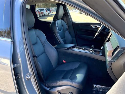 Used 2023 Volvo XC60 B5 Plus w/ Climate Package image 8