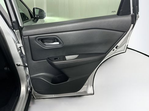 Used 2024 Nissan Rogue SV image 29