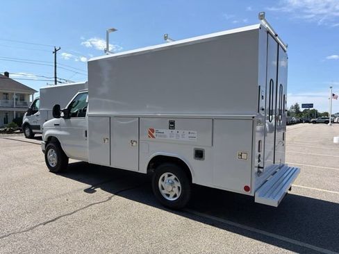 New 2027 Ford E-350 and Econoline 350 Super Duty w/ Power Equipment Group RWD image 5
