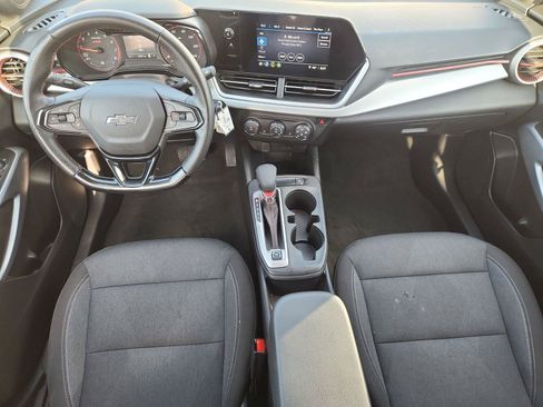 Used 2025 Chevrolet Trax RS w/ Sunroof Package FWD image 19
