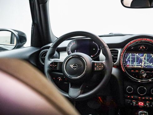 Used 2024 MINI Cooper 4-Door Hardtop w/ Signature Upholstery Package image 16