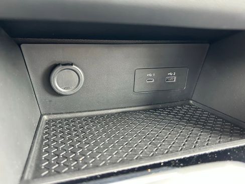 Used 2025 Nissan Pathfinder SV w/ Black Appearance Package image 24