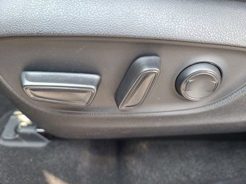 Used 2023 Toyota RAV4 SE image 9