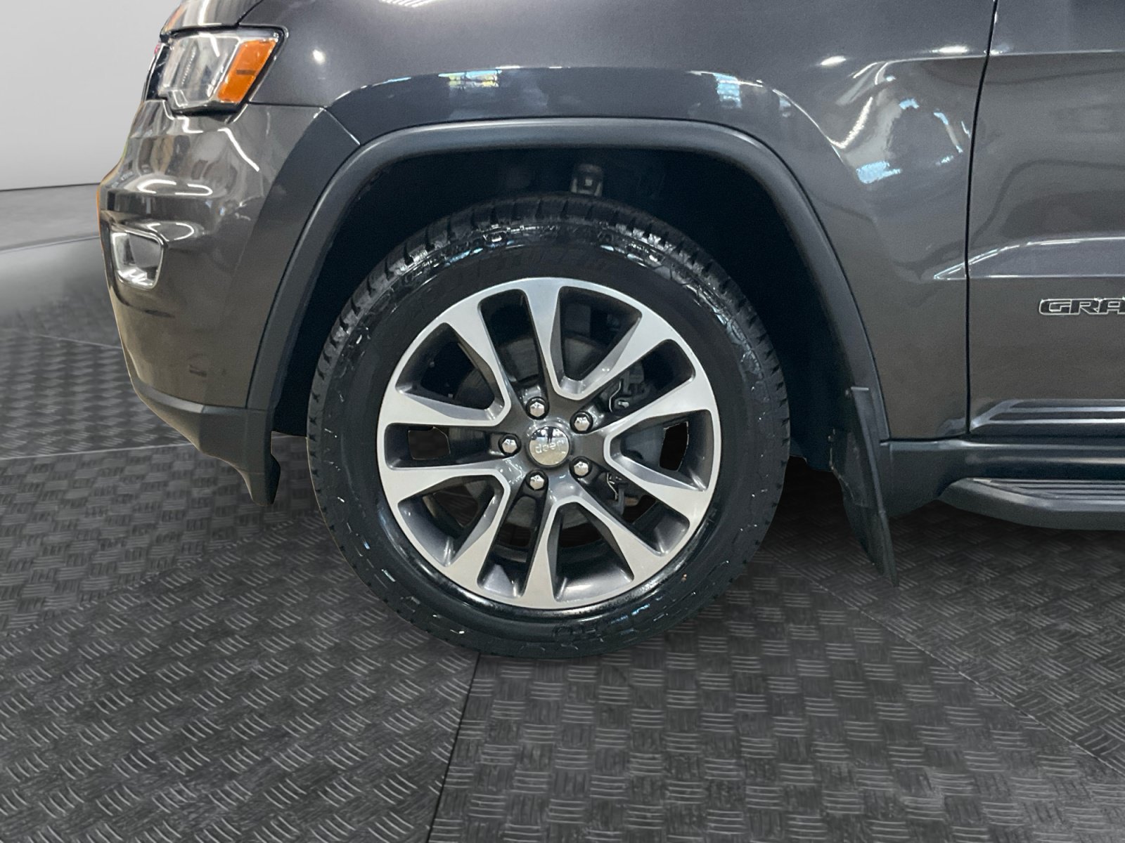 Used 2018 Jeep Grand Cherokee Limited w/ Trailer Tow Group IV AWD/4WD image 16