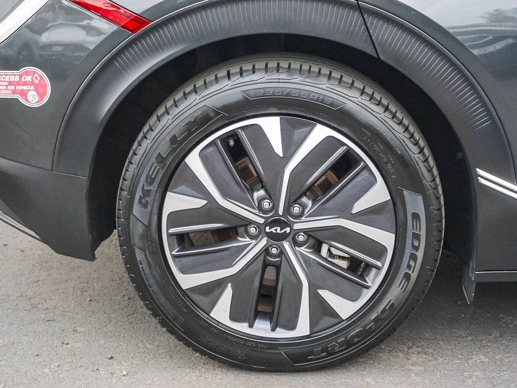 Certified 2024 Kia EV6 Light RWD image 9