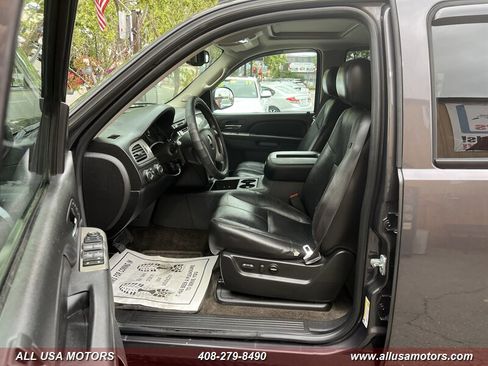Used 2010 Chevrolet Avalanche LT w/ Luxury Package AWD/4WD image 26