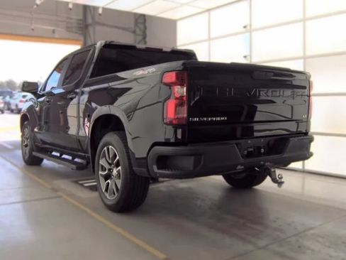 Used 2022 Chevrolet Silverado 1500 LT AWD/4WD image 4