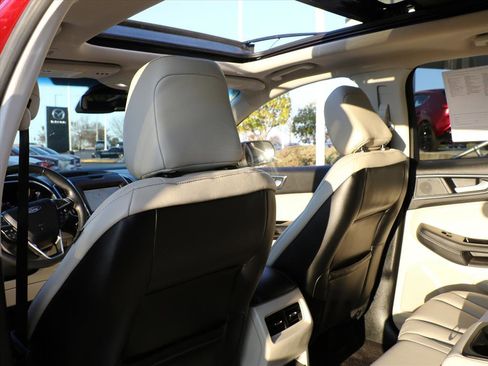 Used 2020 Ford Edge Titanium w/ Class II Trailer Tow Package image 11