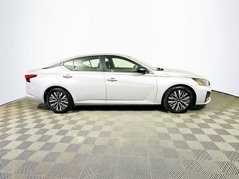 Used 2024 Nissan Altima 2.5 SV image 9