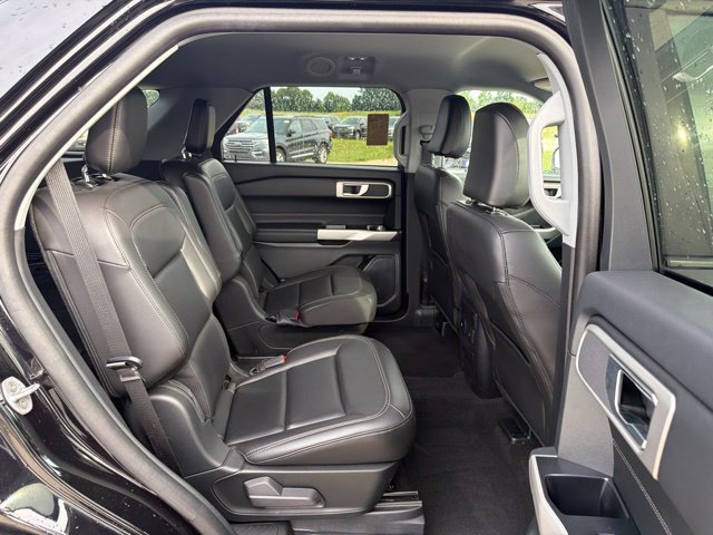 Used 2024 Ford Explorer XLT w/ Equipment Group 202A AWD/4WD image 26