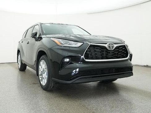 New 2026 Toyota Highlander Limited AWD/4WD image 8