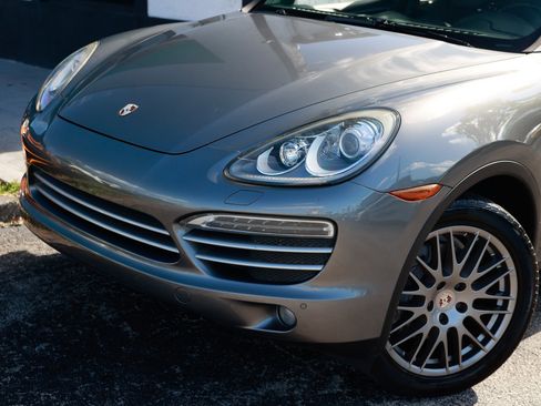 Used 2014 Porsche Cayenne Platinum Edition image 31
