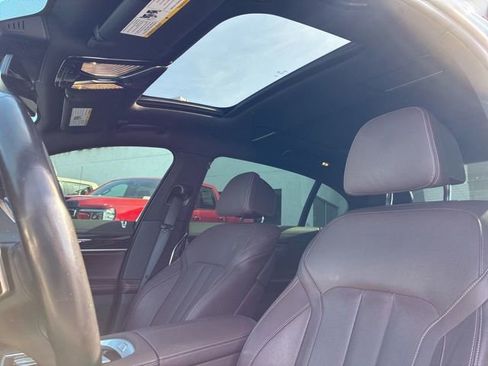 Used 2022 BMW 740i w/ M Sport Package RWD image 5