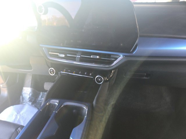 Used 2025 Chevrolet Equinox EV LT FWD image 20