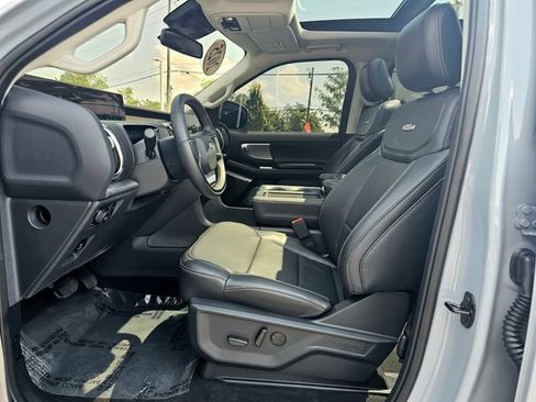 Used 2025 Ford Expedition Platinum w/ Driver's Package AWD/4WD image 19
