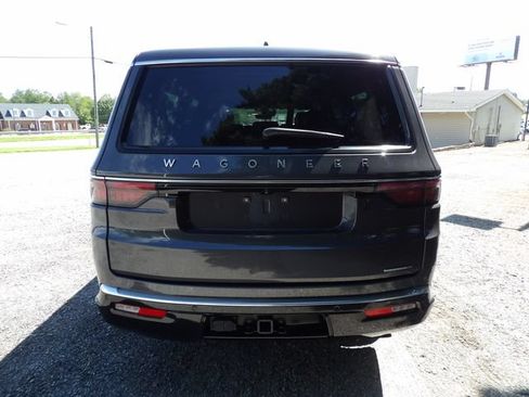 Used 2024 Jeep Wagoneer L Series II w/ Flexible Seating Group AWD/4WD image 4