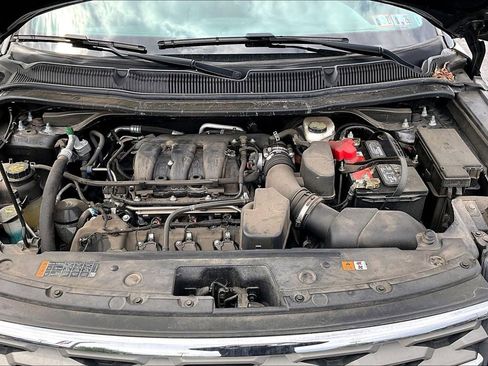 Used 2018 Ford Explorer XLT w/ Equipment Group 202A AWD/4WD image 11