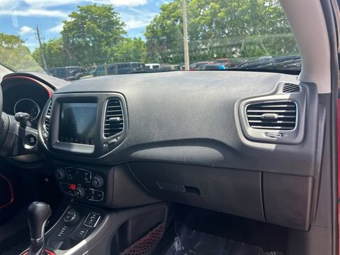 Used 2021 Jeep Compass Trailhawk AWD/4WD image 24