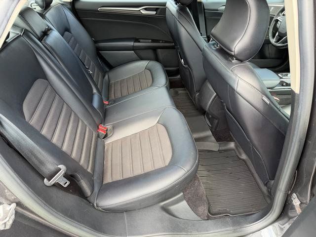 Used 2017 Ford Fusion SE w/ Equipment Group 201A AWD/4WD image 8