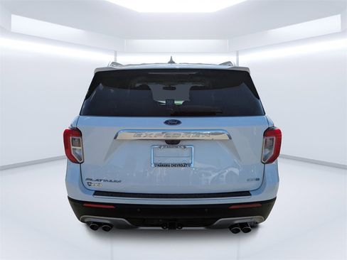Used 2020 Ford Explorer Platinum w/ Premium Technology Package image 4
