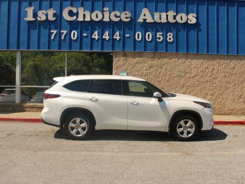Used 2022 Toyota Highlander LE AWD/4WD image 8