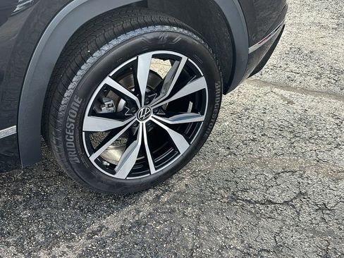 Used 2025 Volkswagen Atlas Cross Sport SEL Premium R-Line image 9