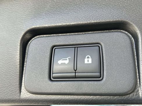 Used 2021 Nissan Rogue SL w/ Premium Package image 18