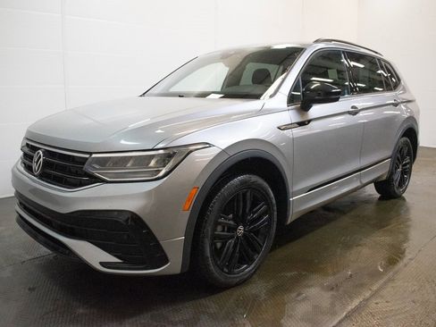 Used 2022 Volkswagen Tiguan SE R-Line image 8