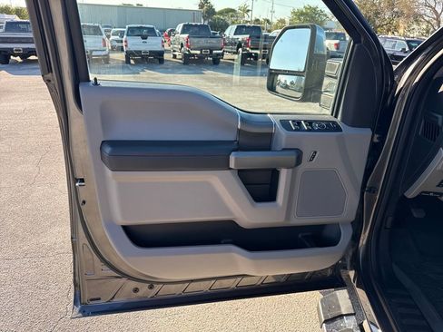 Used 2017 Ford F250 XLT w/ XLT Premium Package image 13