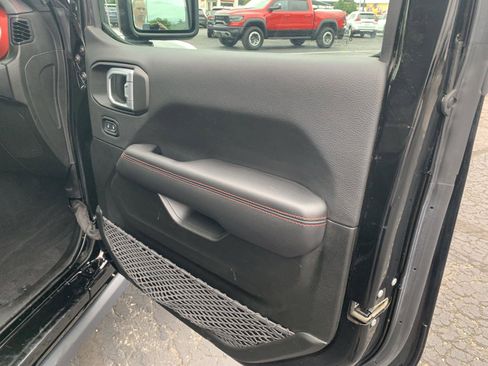 Used 2022 Jeep Wrangler Unlimited Rubicon w/ Cold Weather Group image 11