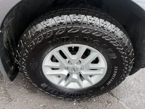 Used 2018 Nissan Frontier SV AWD/4WD image 12