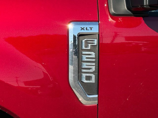 Used 2017 Ford F250 XLT w/ XLT Premium Package AWD/4WD image 5