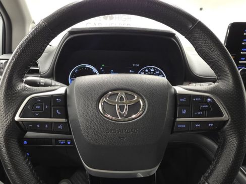 Used 2022 Toyota Sienna Limited AWD/4WD image 32