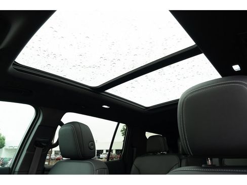 Used 2025 Chevrolet Traverse LT w/ Sun and Wheel Package FWD image 17