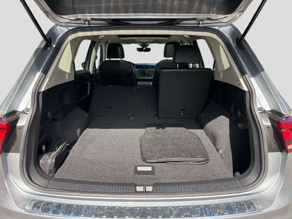 Used 2023 Volkswagen Tiguan SE AWD/4WD image 18