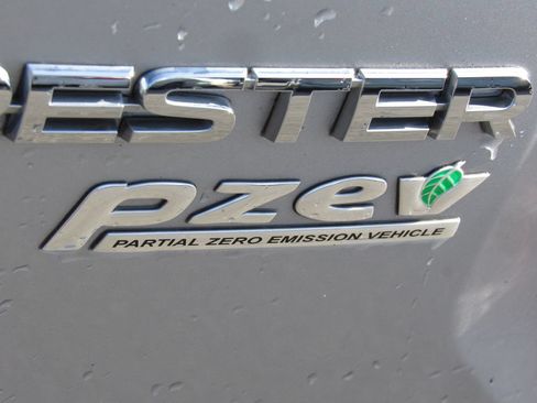Used 2015 Subaru Forester 2.5i AWD/4WD image 9
