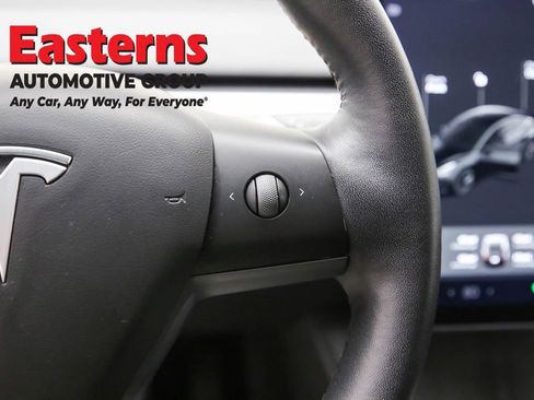 Used 2021 Tesla Model 3 Standard Range Plus image 16