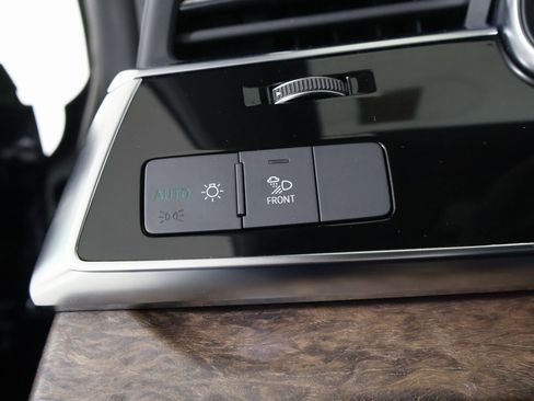 Used 2024 Audi Q8 Premium Plus image 26