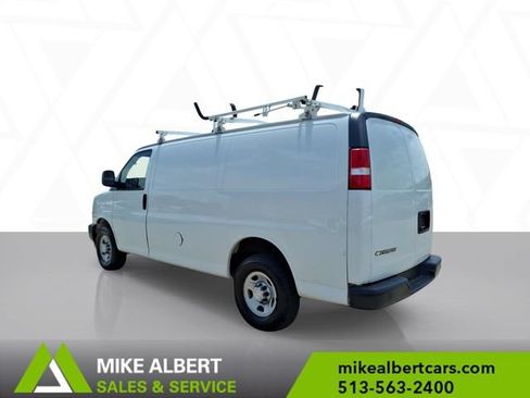 Used 2019 Chevrolet Express 3500 w/ Driver Convenience Package RWD image 5