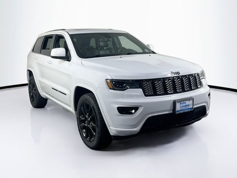 Used 2022 Jeep Grand Cherokee Laredo X image 3