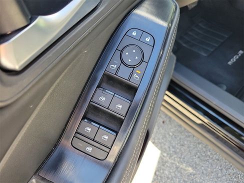 Used 2025 Nissan Rogue SV image 14