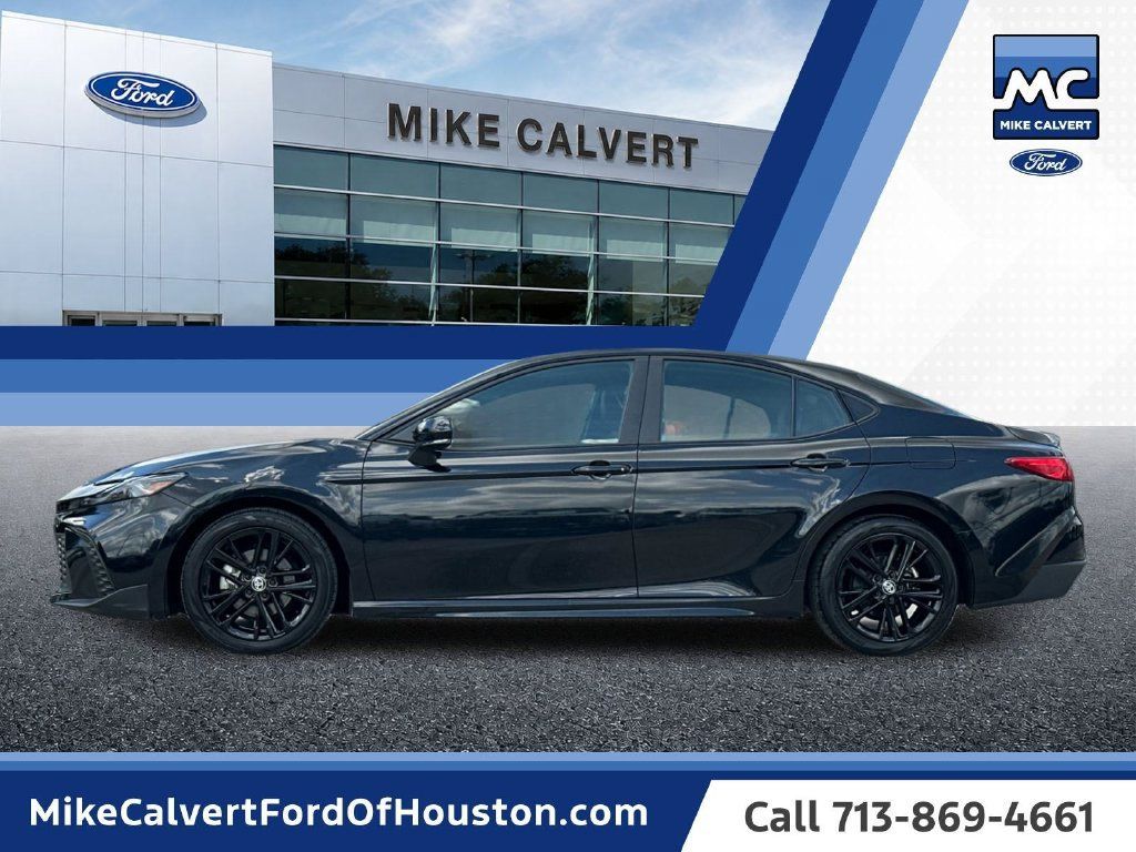 Used 2025 Toyota Camry SE FWD image 2