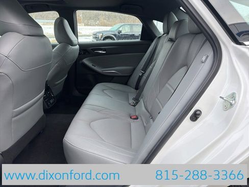 Used 2021 Toyota Avalon Limited image 23