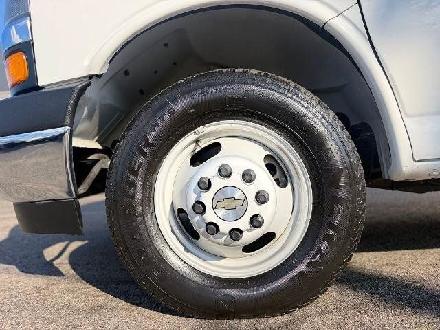 Used 2022 Chevrolet Express 3500 w/ Power Convenience Package RWD image 3