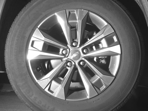 Used 2025 Chevrolet Equinox LT FWD image 13