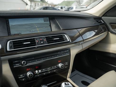 Used 2009 BMW 750Li image 21