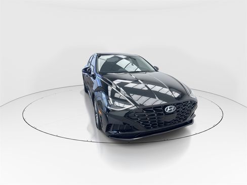 Used 2021 Hyundai Sonata SEL w/ Preferred Accessory Package image 2