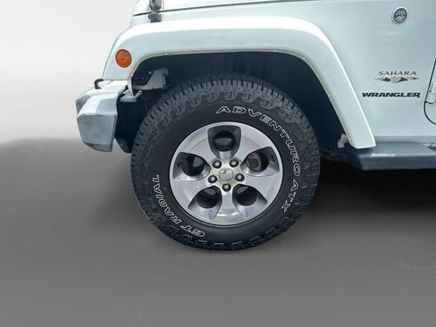 Used 2016 Jeep Wrangler Sahara w/ Connectivity Group AWD/4WD image 15