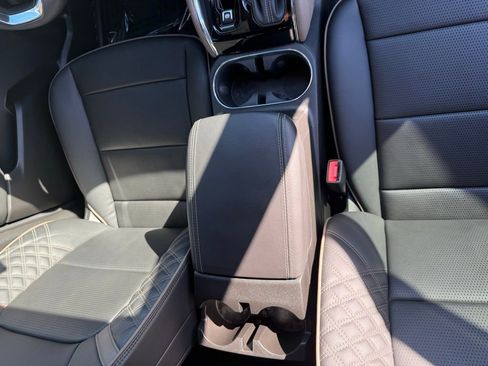 Used 2023 GMC Canyon Denali image 48