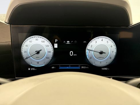 Used 2024 Hyundai Elantra SEL image 13